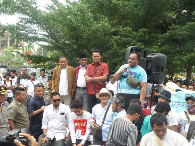 DPRD Riau Akan Sampaikan Keluhan Driver Taksi Online ke Pemprov Riau