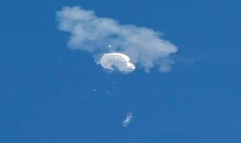 Diduga Memata-matai, AS Tembak Jatuh Balon Raksasa Punya China di Atas Atlantik