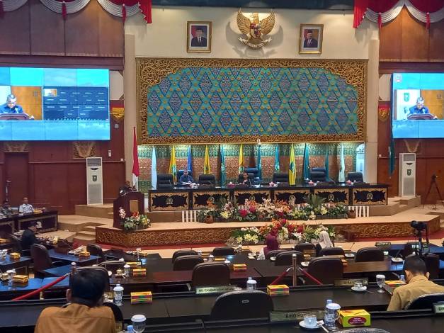 DPRD Riau Umumkan Usulan Pemberhentian Gubernur Edy Natar