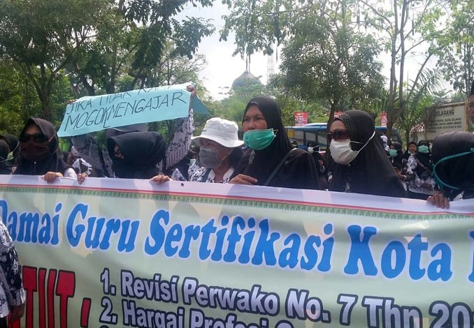 Demo ke Kantor Walikota, Guru di Pekanbaru Protes Penghapusan Tunjangan Profesi