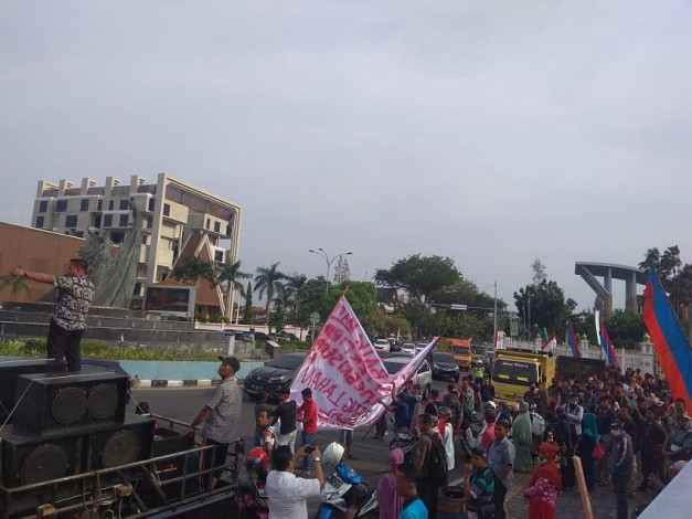 Tuntut Janji Presiden Jokowi, Ratusan Masyarakat Koto Aman Demo di Pekanbaru