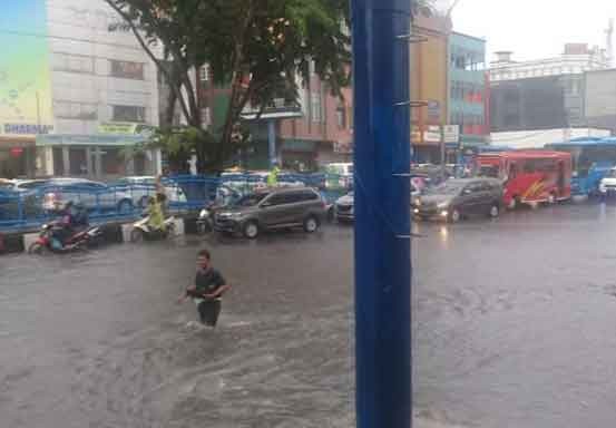 Diguyur Hujan Lebat, Beberapa Titik Kota Pekanbaru Banjir