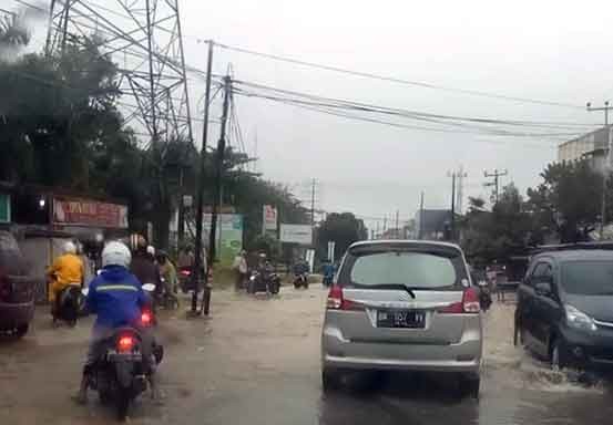 Jalan Umban Sari Banjir, PUPR: Baru 10 dari 30 Titik Banjir yang Tuntas