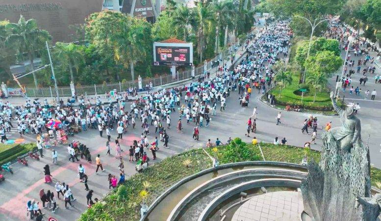 Puncak Jalan Sehat BUMN di Pekanbaru Dimeriahkan Bazar UMKM hingga Ratusan Door Prize