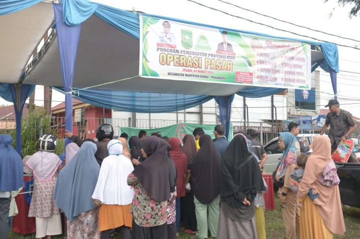 Pasar Murah Disperindag dan TP PKK Riau Diserbu Warga