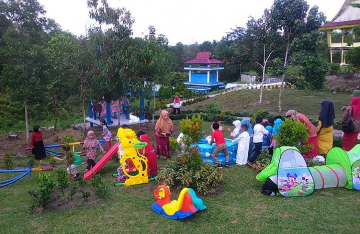 RTH Balai Adat Bangkinang Ramai Dikunjungi Anak-Anak
