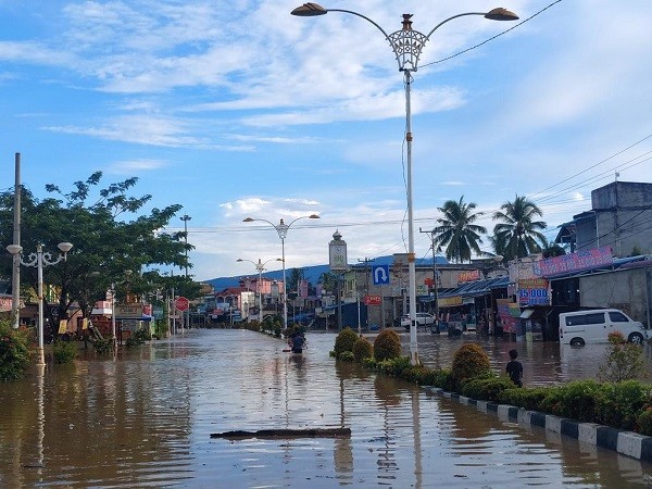 Di Tengah Bahaya Covid-19, Warga Rohul Dilanda Banjir