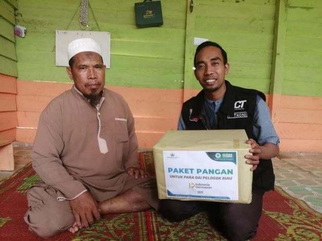 ACT Riau Berikan Paket Pangan untuk Dai di Pelosok Riau