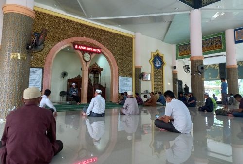 Jamaah Masjid Daarul Abrar DPRD Riau Ramai - Ramai Ikuti Santapan Rohani