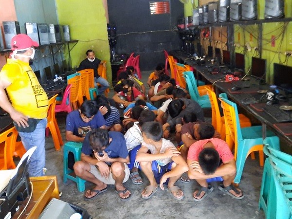 25 Remaja Dihukum Senam karena Kedapatan Bermain di Warnet saat PSBB