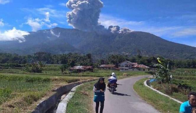 Warga Riau Terjebak di Gunung Marapi, Edwar Sanger: Lihat Situasi Kalau Ingin Mendaki