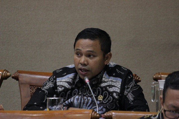 Warga Mengeluh Tagihan Listrik Membengkak, Abdul Wahid Hubungi GM UIW PLN Riau Kepri