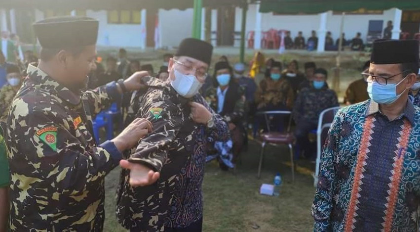 Hadiri DTD di Rokan Hilir, Kakanwil Kemenag Riau Dihadiahi Jaket Banser Kehormatan