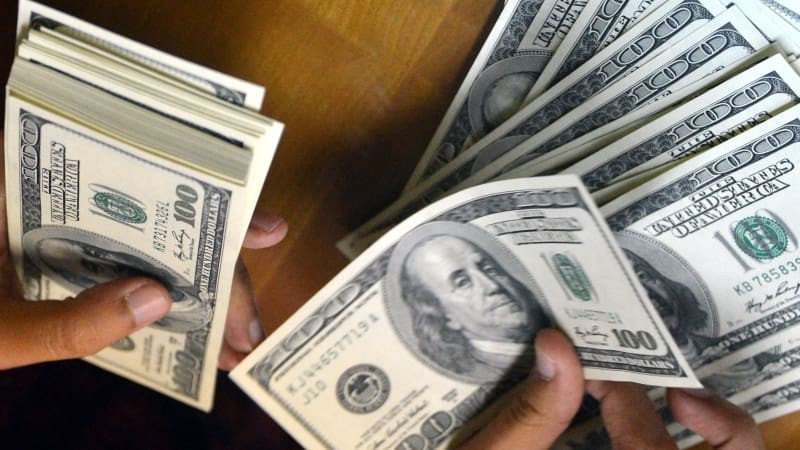 Di Bank, Dolar AS Sudah Dijual Lebih dari Rp15.000