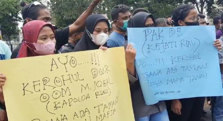 Ratusan Hektare Lahan Diduga Diserobot, Masyarakat Rohul Demo di Kejati Riau