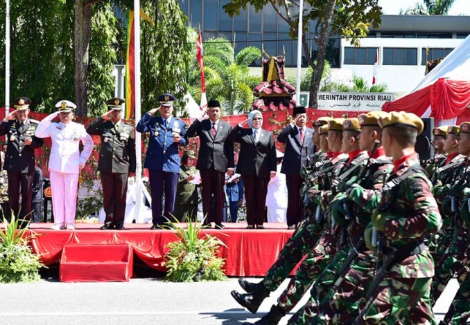 Peringatan HUT TNI Ke-72 di Pekanbaru Diramaikan Atraksi