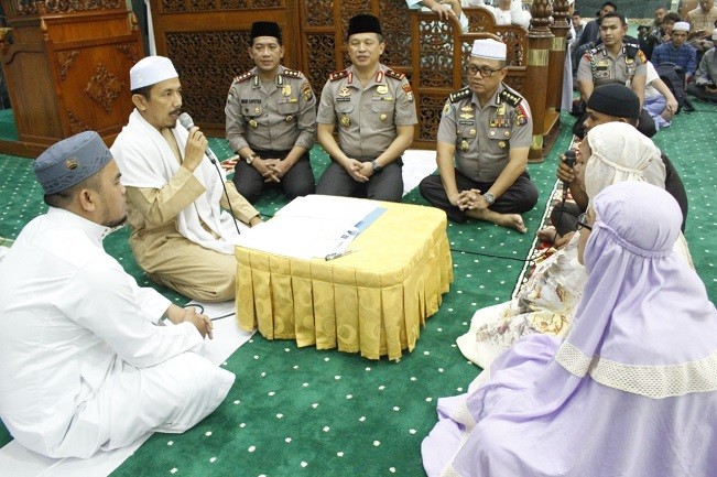 Silaturahmi dengan Pengurus Masjid An-Nur, Kapolda Riau Jadi Saksi Tiga Mualaf