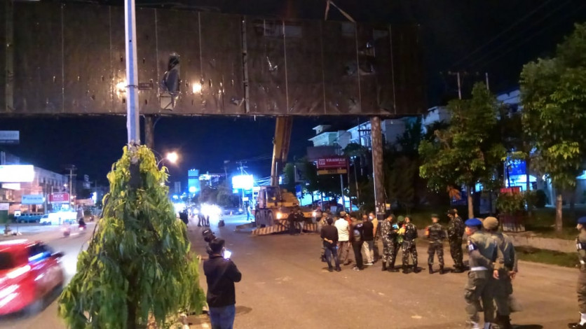 BREAKING NEWS : Satpol PP Potong Bando Ilegal di Jalan Tuanku Tambusai