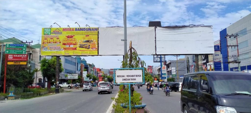 Malam Ini, Bando Reklame di Kota Pekanbaru Mulai Dipotong