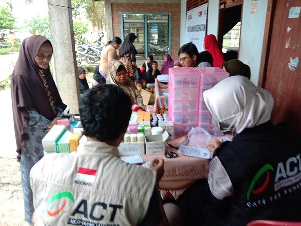 Pasca Banjir, Warga Rohul Padati Pelayanan Kesehatan Tim Medis ACT Riau