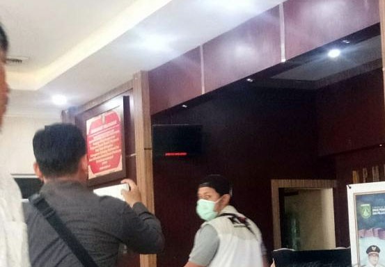 KPK Geledah Kantor DPMPTSP Kota Dumai