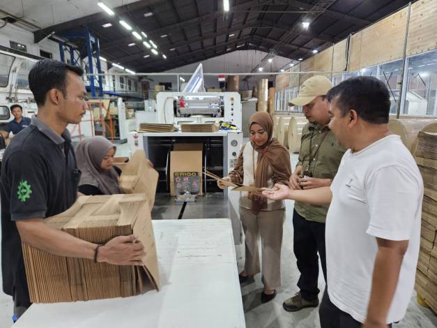 Bawaslu Riau Awasi Langsung Pengadaan Logistik ke Perusahaan Percetakan di Bekasi