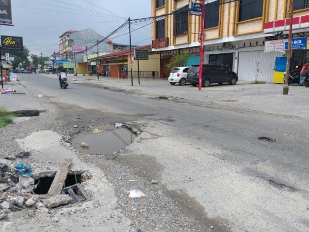 Warga Keluhkan Kerusakan Jalan di Pekanbaru yang Kian Parah