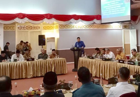 Dari 13 Anggota DPR RI Asal Riau, Hanya 5 Orang Hadiri Pertemuan Bersama Gubri dan Bupati/Walikota se-Riau