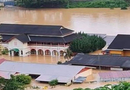 Banjir Terjang Malaysia, Siti Nurhaliza Syok Sekolahnya Nyaris Tenggelam