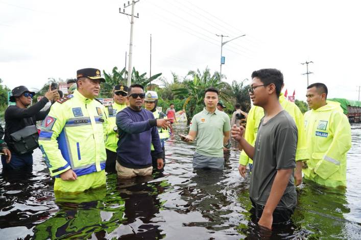 Kunjungi Lokasi Banjir di Pelalawan, Ini Kata Kapolda Riau