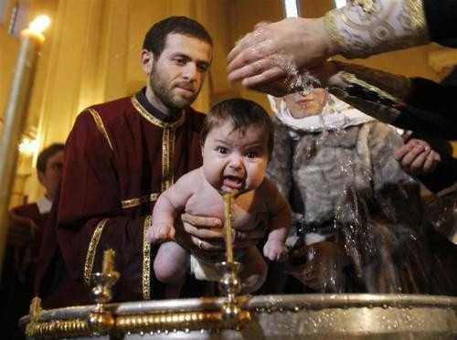 Ritual Baptis Tewaskan Bayi, Gereja Ortodoks di Negara Ini Dikecam