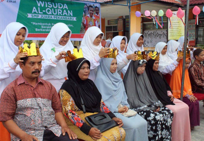 SMP Juara Pekanbaru Wisuda 73 Siswa Quran Angkatan VIII