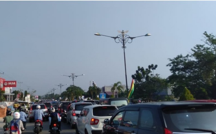 Pagi Ini Mendagri Hadiri HUT Damkar ke-100 di Rumbai, Jalan Yos Sudarso Macet Parah