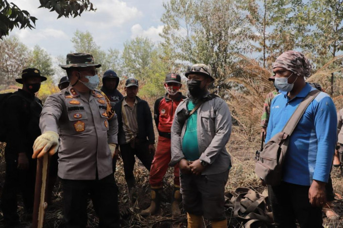 Kapolda Riau Gencarkan Pemadaman Api Karhutla di Pulau Merbau dan Bengkalis