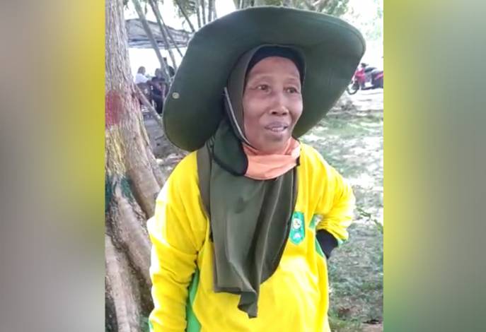 Nenek Salmah Gembira dengar Bupati Alfedri Akan Beri Insentif Pahlawan Adipura di Siak