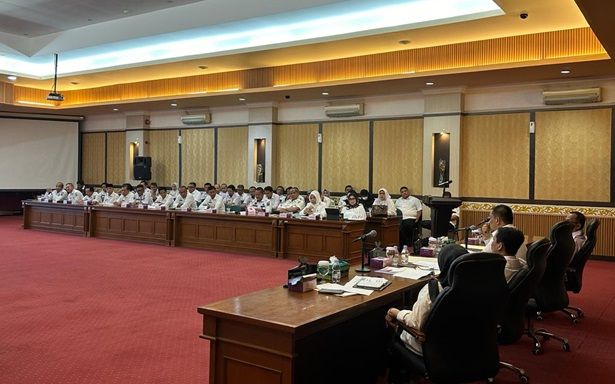 Pj Gubernur Kumpulkan Seluruh Kepala OPD Pemprov Riau, Ada Apa?