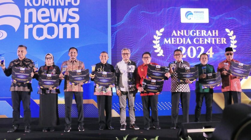 Media Center Pekanbaru Terima Penghargaan Anugerah Media Center Nasional Terbaik 2024