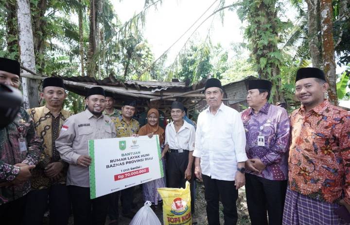 Terima Bantuan Rumah dari Baznas Riau, Pasutri di Rohul Menangis Bahagia