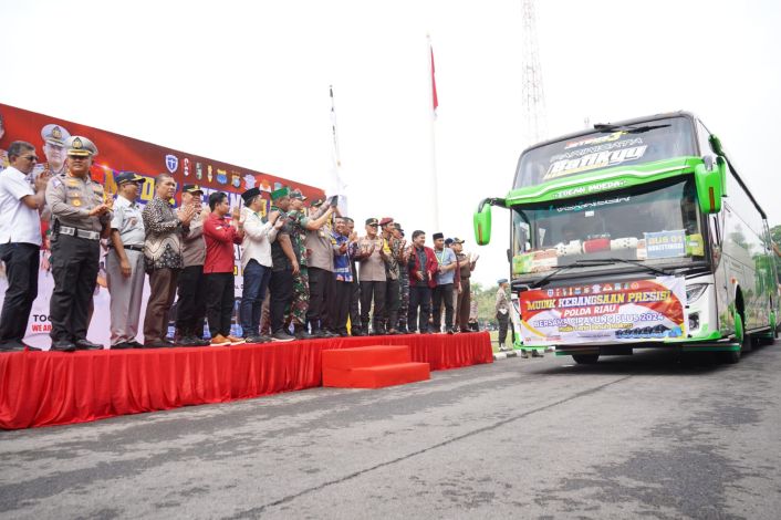 Kapolda Riau Lepas 5 Bus Rombongan Mudik Gratis Kebangsaan Presisi 2024