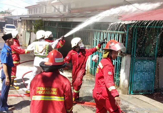 Rumah Terbakar di Jalan Riau