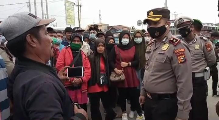 Disuruh Putar Balik, Sopir dan Penumpang Bus Medan-Padang Adu Mulut dengan Polisi di Pekanbaru