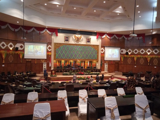Pansus LKPJ Sampaikan Rekomendasi Penting ke Gubri, Mulai Pendapatan Turun hingga Hutang Riau Airline
