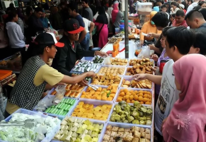 Takjil Pasar Ramadan WR Soepratman Banyak Pilihan Menunya