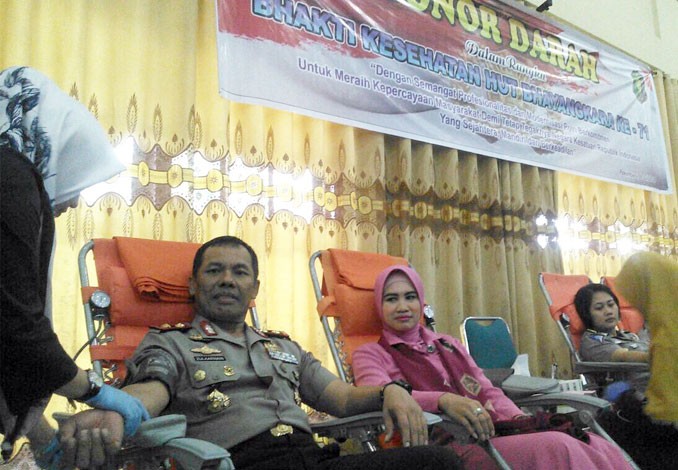HUT Bhayangkara Ke-71 Polda Riau Gelar Khitanan Massal dan Donor Darah