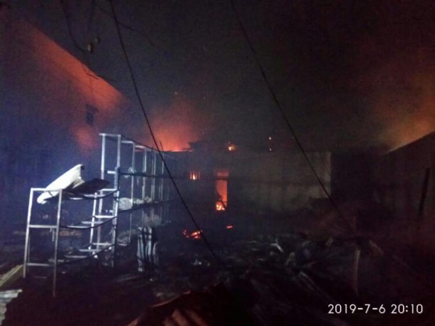6 Kedai di Jalan Delima Pekanbaru Terbakar, 1 Orang Tewas