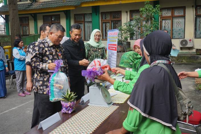 Kurangi Emisi Karbon, Pegawai DLHK Riau Wajib Bawa Sampah ke Kantor