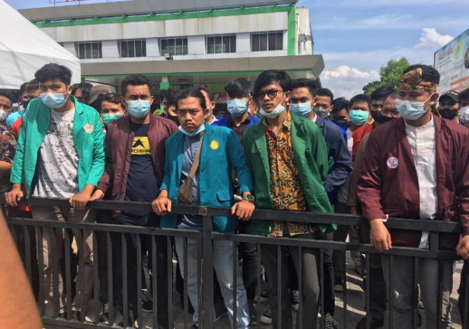 Demo Mahasiswa Tolak PPKM di Pekanbaru Dibubarkan Polisi