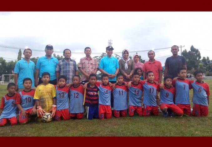 Wako Pekanbaru Sambangi Tim Sepakbola Kampar Junior