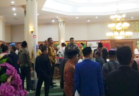 Pelantikan Anggota DPRD Riau Dijaga Ketat