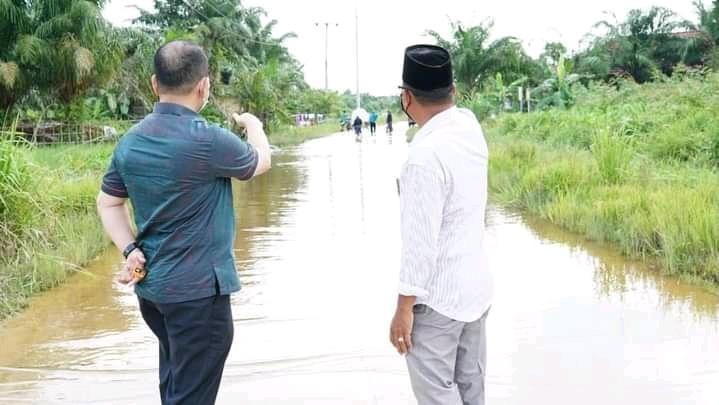 Meskipun tak Hujan, Jalan Karya Bersama Pekanbaru Tetap Kebanjiran